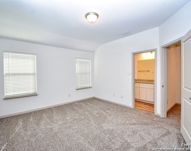 7507 Gramercy Way - Photo Thumbnail 11