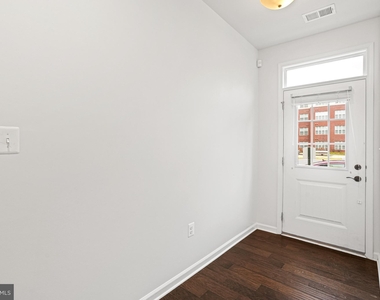 3731 Jamison Street Ne - Photo Thumbnail 6