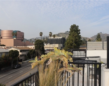 1356 N Fairfax Avenue - Photo Thumbnail 18