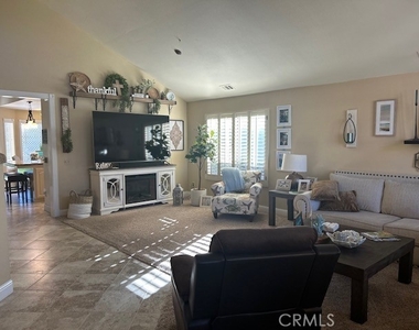 642 Riviera Circle - Photo Thumbnail 1