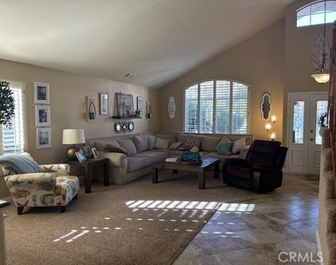 642 Riviera Circle - Photo Thumbnail 2