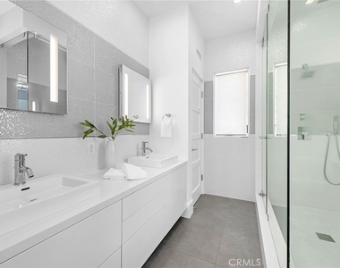 604 Acacia Avenue 1/2 - Photo Thumbnail 10