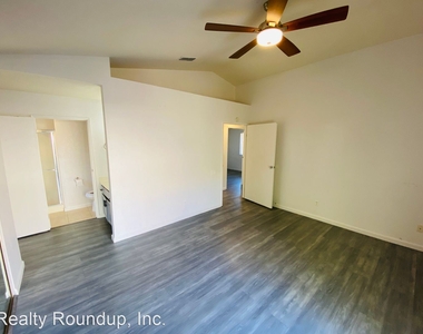 1310 Rice Ln - Photo Thumbnail 15