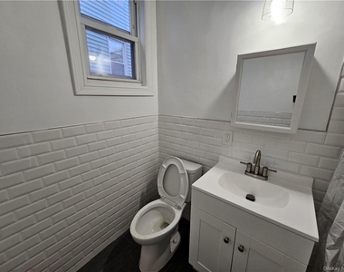 182 Ashford Avenue - Photo Thumbnail 5