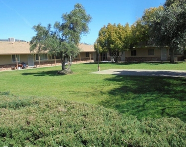 2240 Del Oro Ave - Photo Thumbnail 0