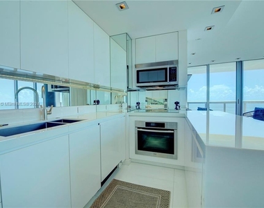 6899 Collins Ave - Photo Thumbnail 17