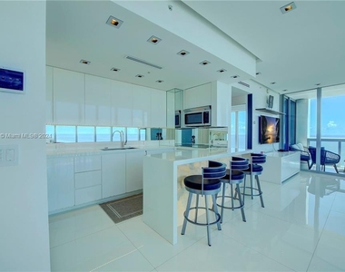 6899 Collins Ave - Photo Thumbnail 14