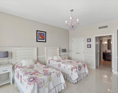 6899 Collins Ave - Photo Thumbnail 16