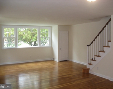 834 Conestoga Rd - Photo Thumbnail 4