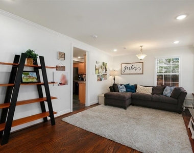 8515 Glencrest - Photo Thumbnail 2