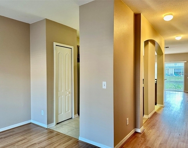 16304 Swan View Circle - Photo Thumbnail 8