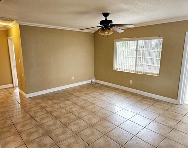 2494 Del Rio Way - Photo Thumbnail 4