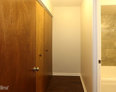 1040 W. Hollywood, Unit A102 - Photo Thumbnail 10