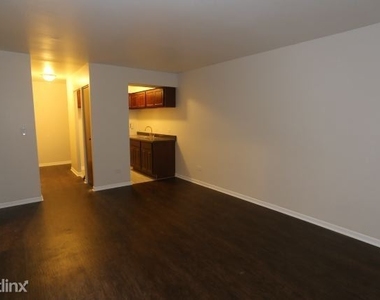 1040 W. Hollywood, Unit A102 - Photo Thumbnail 4