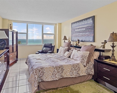 3180 S Ocean Dr - Photo Thumbnail 18