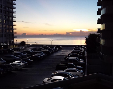 3001 S Ocean Dr - Photo Thumbnail 14