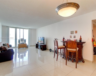 19380 Collins Ave - Photo Thumbnail 4