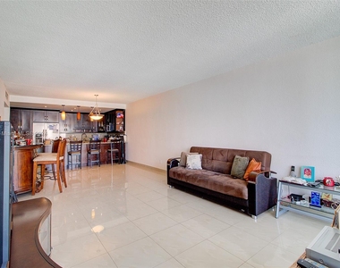 19380 Collins Ave - Photo Thumbnail 6