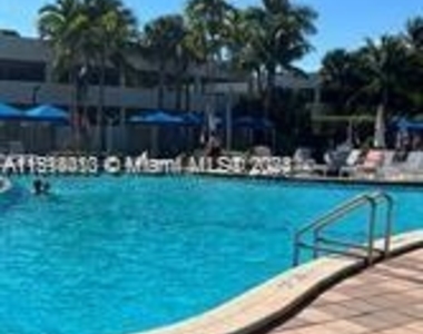 19370 Collins Ave - Photo Thumbnail 15