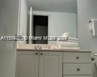 19370 Collins Ave - Photo Thumbnail 10