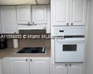 19370 Collins Ave - Photo Thumbnail 2