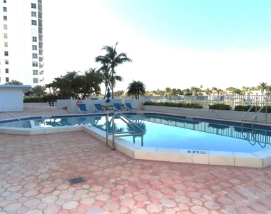 5700 Collins Ave - Photo Thumbnail 8