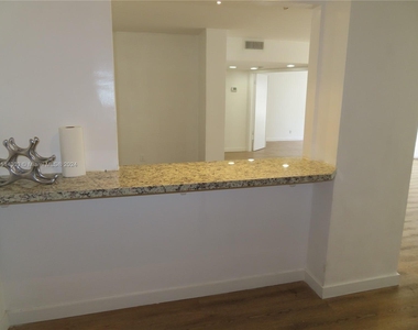 5700 Collins Ave - Photo Thumbnail 28