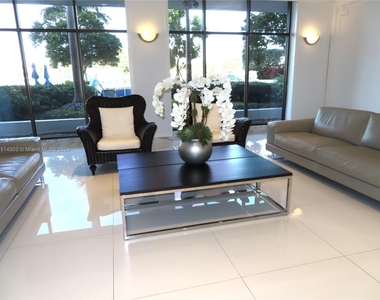 5700 Collins Ave - Photo Thumbnail 3