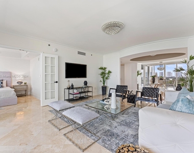 18911 Collins Ave - Photo Thumbnail 18