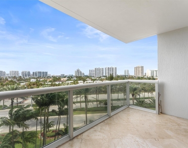 18911 Collins Ave - Photo Thumbnail 23