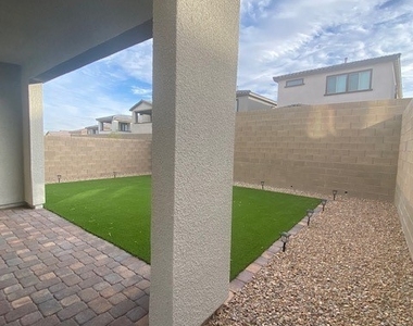 11567 Desert Hollow Avenue - Photo Thumbnail 57