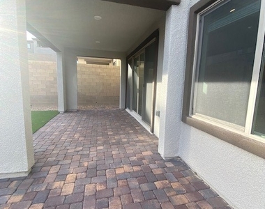 11567 Desert Hollow Avenue - Photo Thumbnail 60