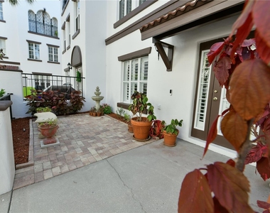 623 Casabella Circle - Photo Thumbnail 3