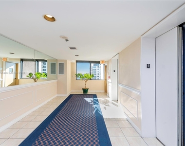 540 Brickell Key Dr - Photo Thumbnail 7