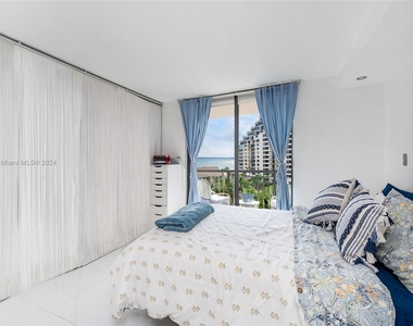 540 Brickell Key Dr - Photo Thumbnail 17