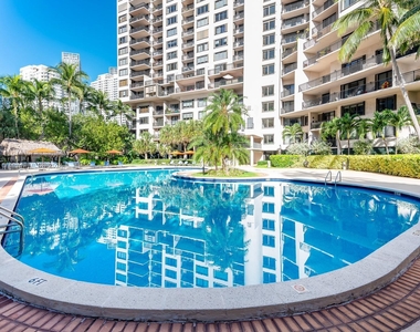 540 Brickell Key Dr - Photo Thumbnail 29