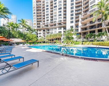 540 Brickell Key Dr - Photo Thumbnail 32