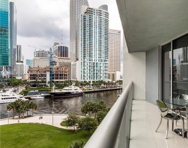 465 Brickell Ave - Photo Thumbnail 5