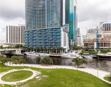 465 Brickell Ave - Photo Thumbnail 8