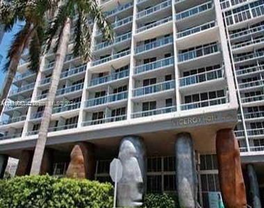 465 Brickell Ave - Photo Thumbnail 18