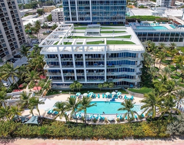 6899 Collins Ave - Photo Thumbnail 30