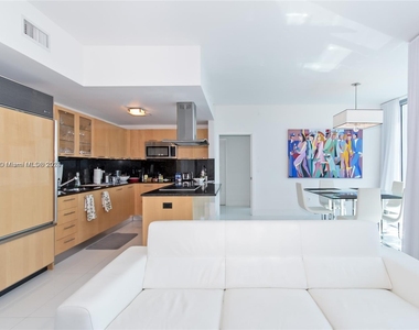 6899 Collins Ave - Photo Thumbnail 2