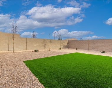 11624 Desert Hollow Avenue - Photo Thumbnail 31