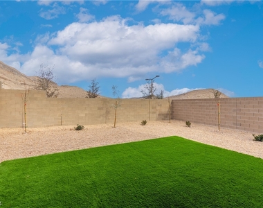 11624 Desert Hollow Avenue - Photo Thumbnail 35