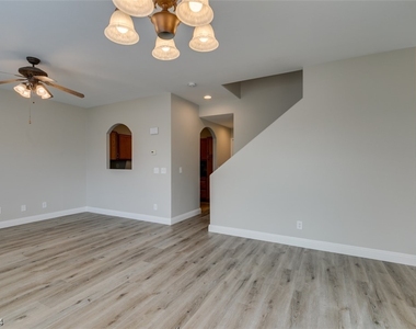 513 W Colton Avenue - Photo Thumbnail 16