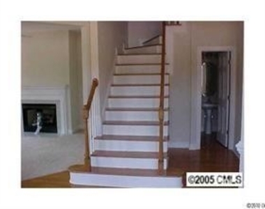 2045 Gable Way Lane - Photo Thumbnail 2