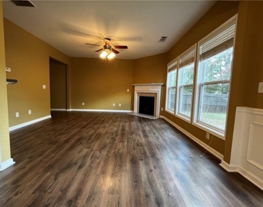 5810 Bentley Way - Photo Thumbnail 12