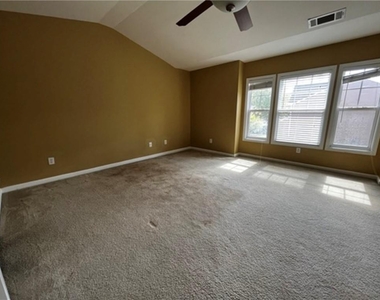 5810 Bentley Way - Photo Thumbnail 15