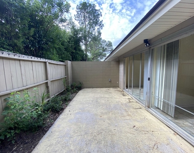 2241 W Pensacola Street - Photo Thumbnail 9