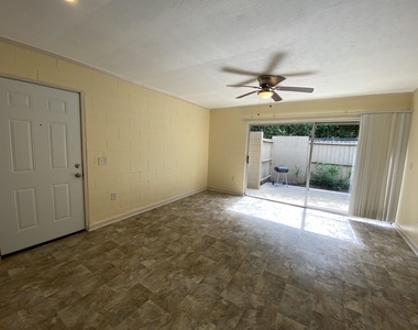 2241 W Pensacola Street - Photo Thumbnail 3